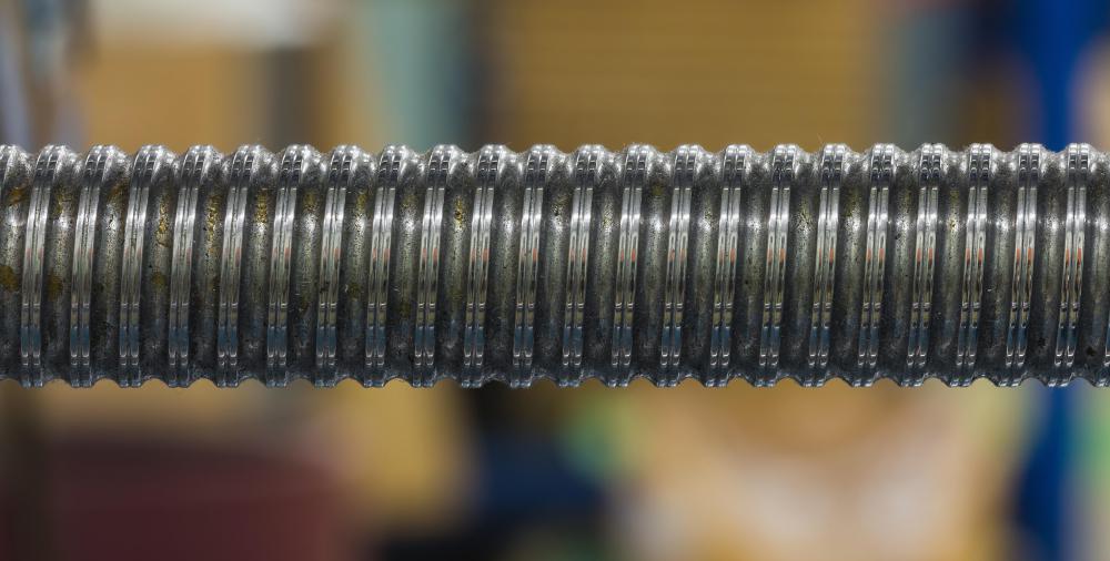 In a screw, the pitch diameter, or thread pitch diameter, is found by measuring the tread's major and minor diameter.