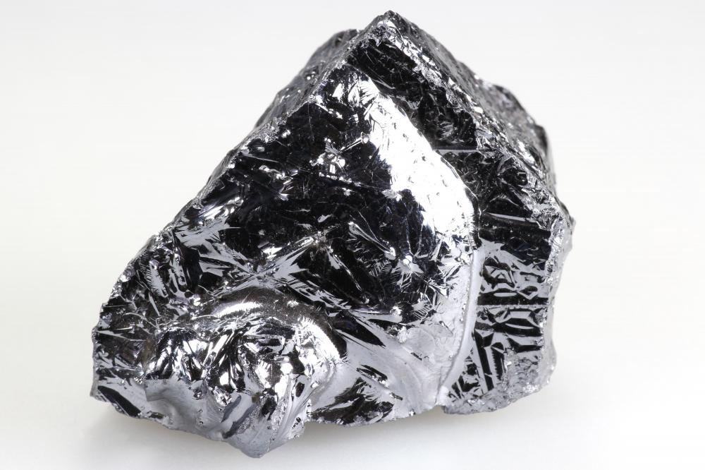 A carbon anode can be used in large-scale production of silicon.