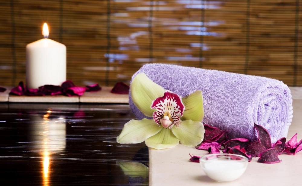 Some high-end spas offer diamond microdermabrasion in addition to other exfoliating treatments that are designed to improve the skin's appearance.