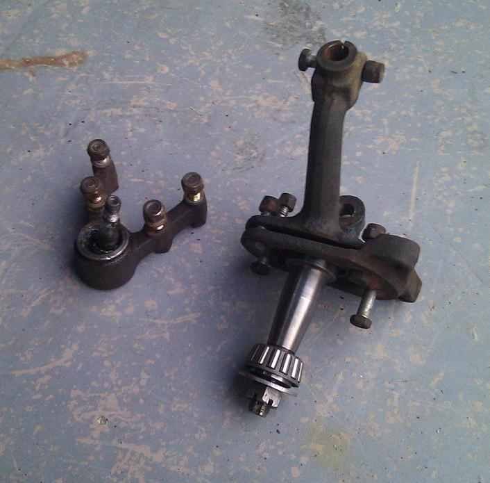 In vehicles with independent suspension, axle bolts are commonly used to connect the outer half-shaft assembly.