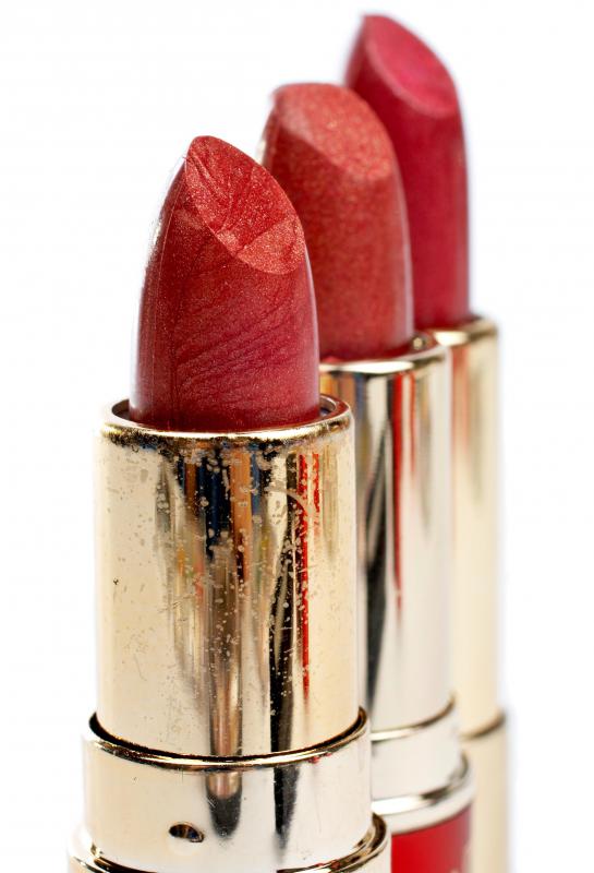 Lipstick shade should be taken into consideration before choosing a lip liner color.