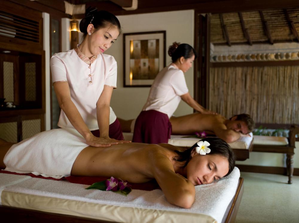 Drinking water before a massage will make it easier for the massage therapist to manipulate a person's muscles.