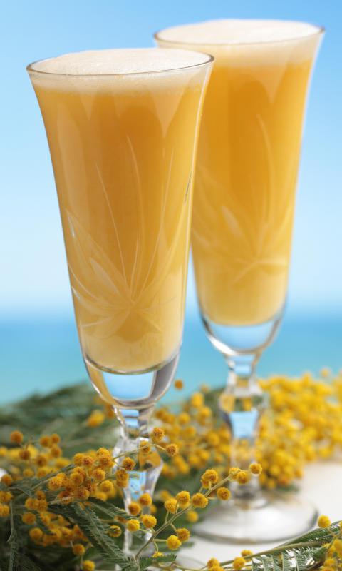 The presence of yellow liquid in a person's stomach may cause yellow vomit.