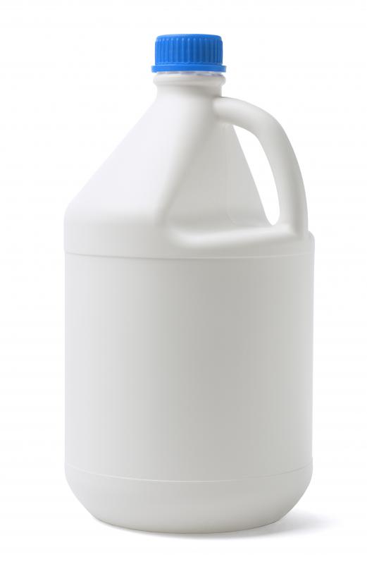 When using bleach to clear up toenail fungus, use one spoonful of bleach with one gallon of warm water.