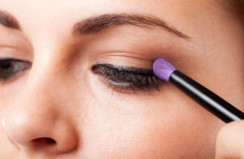 The best colors for olive skin may depend on whether the individual has dark or cool skin undertones.