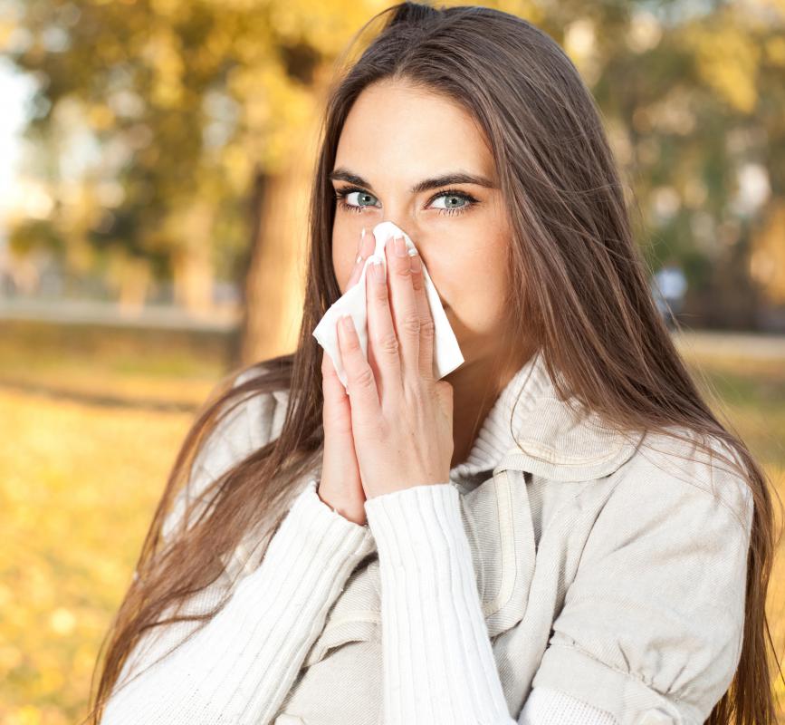 Symptoms of an episode of capillary leakage may include runny nose.