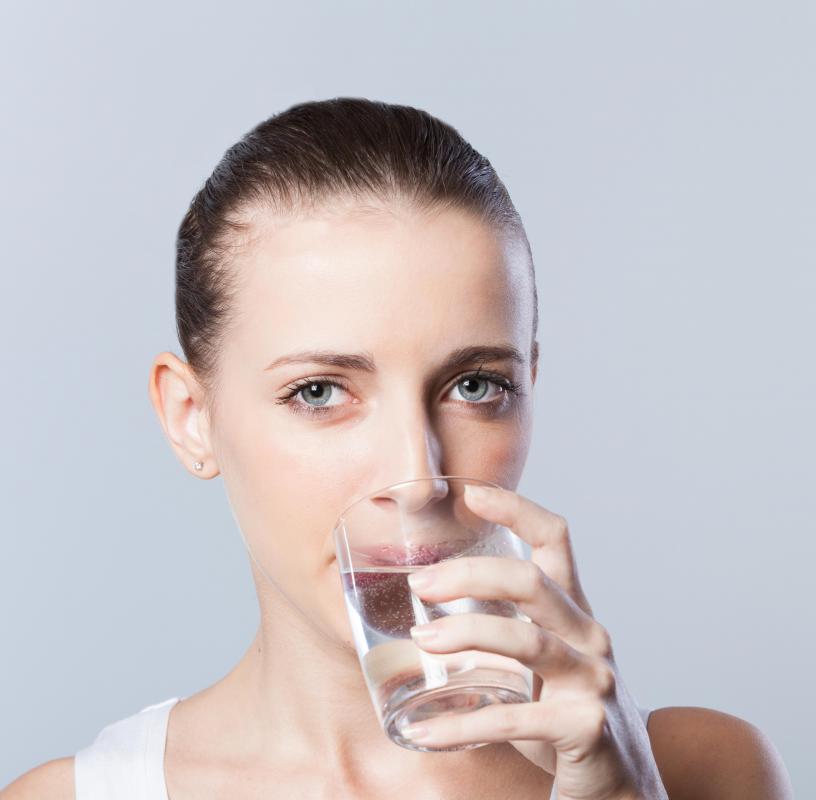 Vomiting and increased thirst may develop in someone who is experiencing diabetic ketoacidosis.