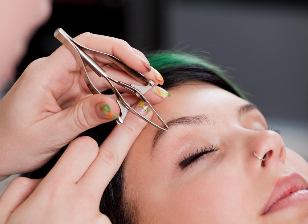 Many people rely on professional cosmetologists for eyebrow shaping, but most shape their own at home.