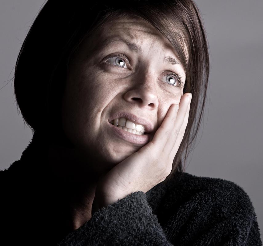 Symptoms of a Warthin's tumor may include jaw pain.