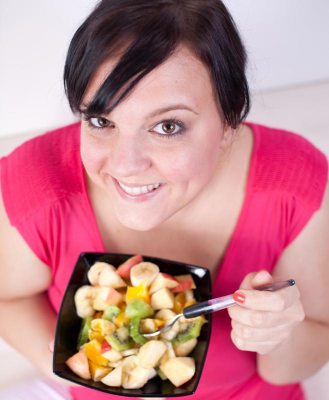 Symptoms of an enlarged spleen may include feelings of fullness after consuming only a small amount of food.
