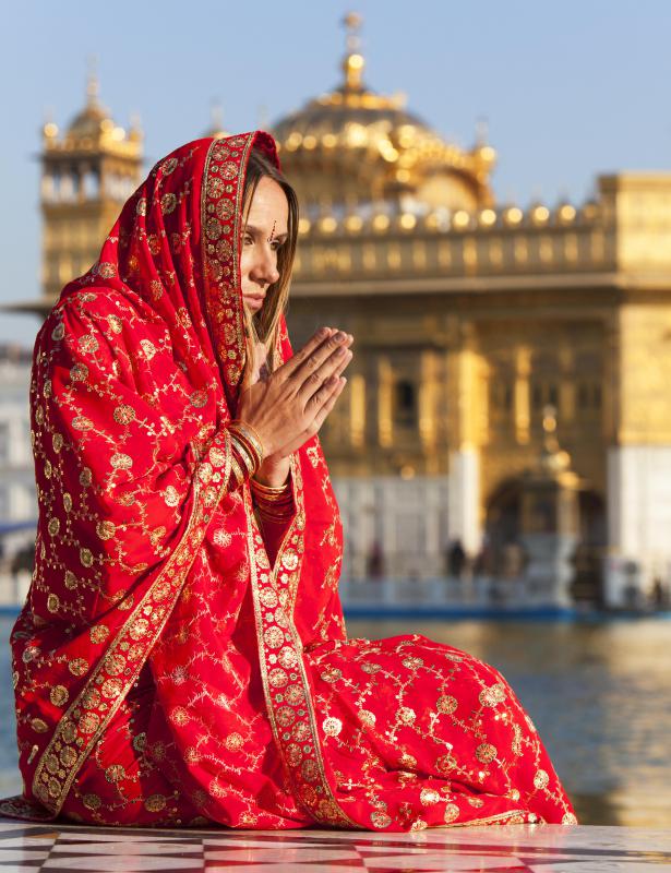 Many Indian women wear saris.