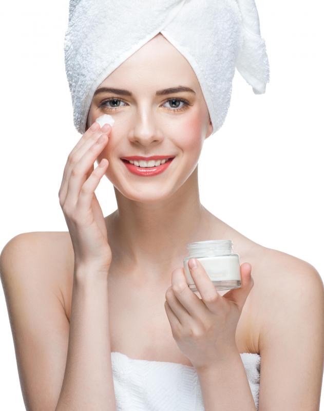 A mattifying moisturizer helps create a smooth appearance, making it a good base for makeup.