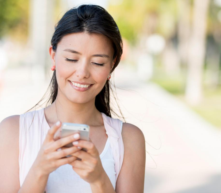 An RUIM card stores a user's personal information, including text messages.