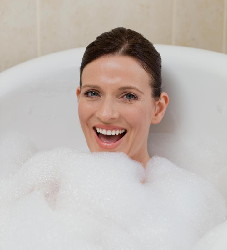 Natural remedies for large intestine pain may include warm baths.