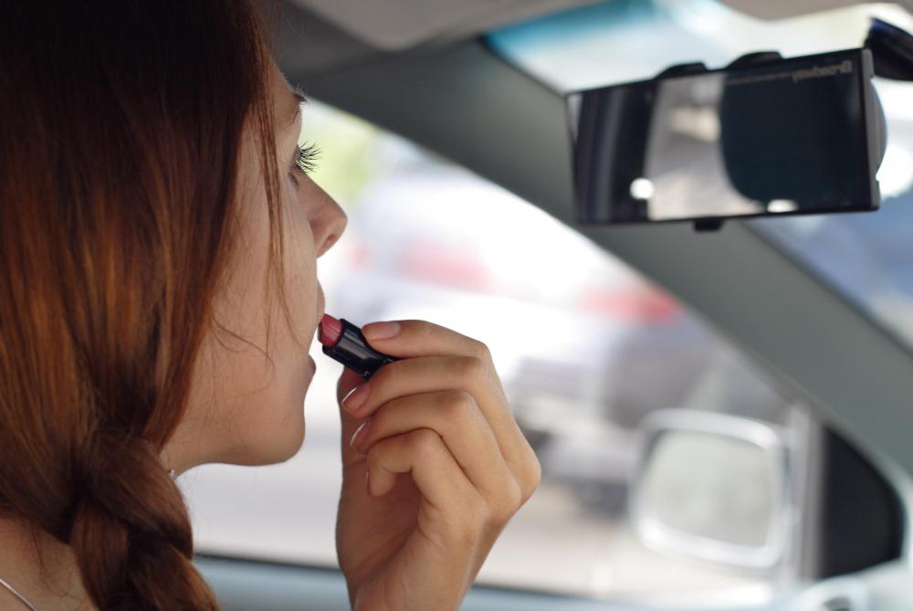 Motorists have divided attention when putting on makeup while driving.