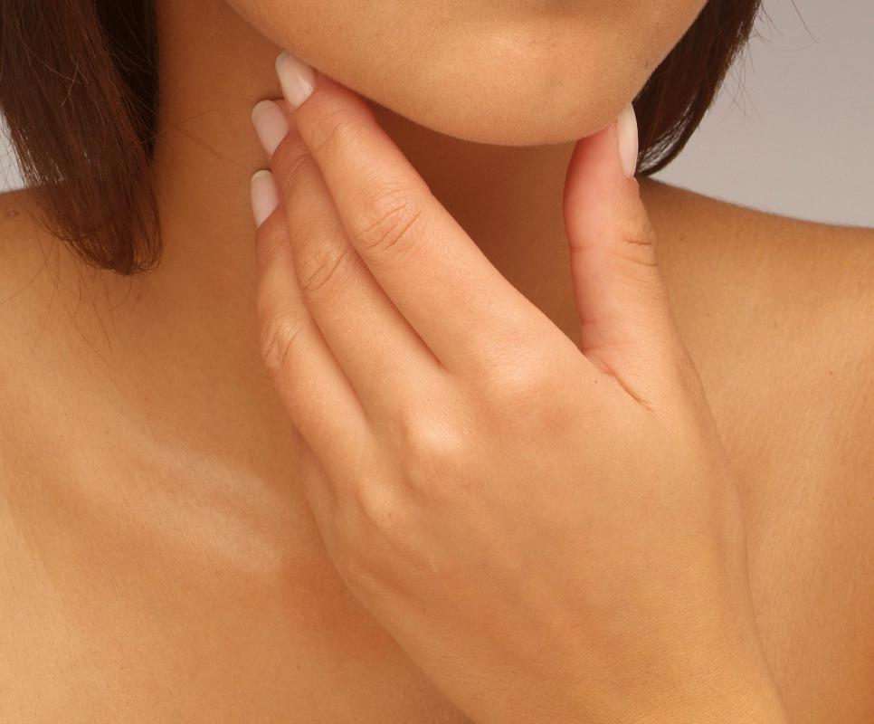 People who have thyroid problems should not take oxycodone and ibuprofen together.