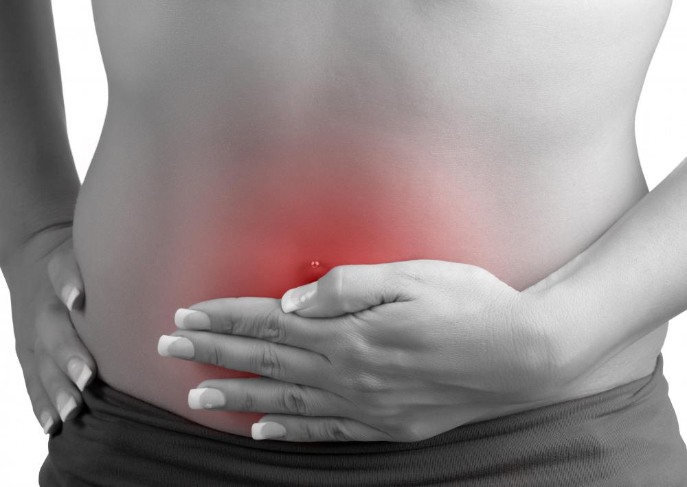Symptoms of an aspirin allergy may include abdominal pain.