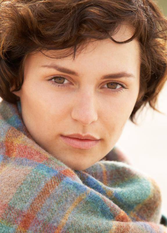 Wraps are more casual garments than stoles.