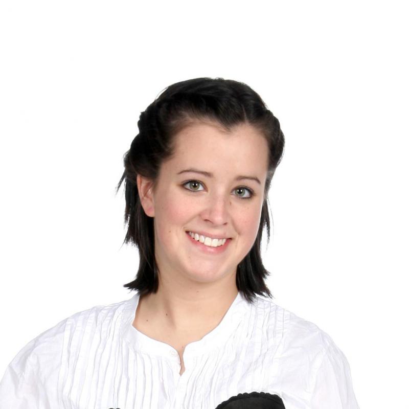 A widow's peak is a distinctive V-shaped point at a person's hairline that descends into the forehead.