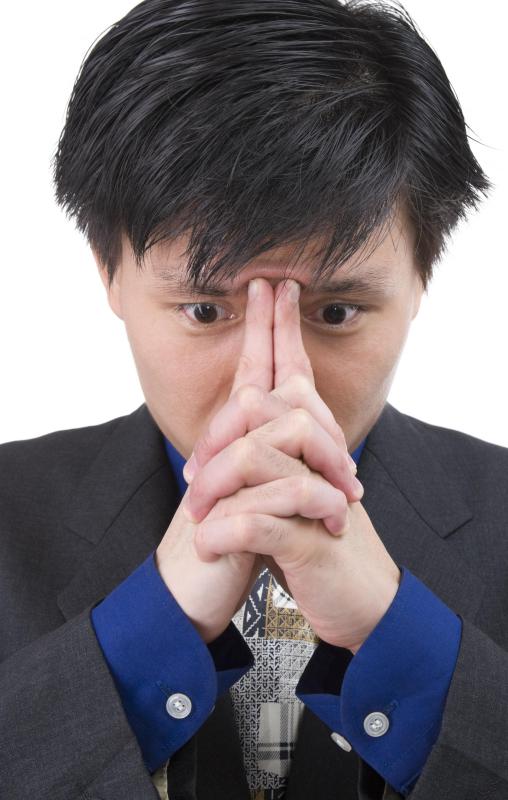 Individuals may experience tingling lips during a panic attack.