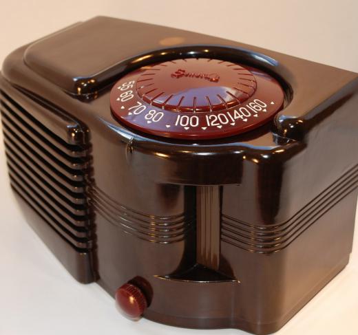 After their introduction in the 1940s, mercury batteries were used in devices such as radios.